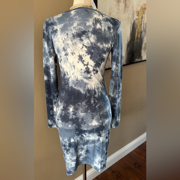 Tie dye ruched dress in navy - Picture 6 of 6
